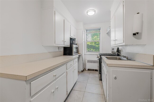 1234 Midland Ave Unit 1c