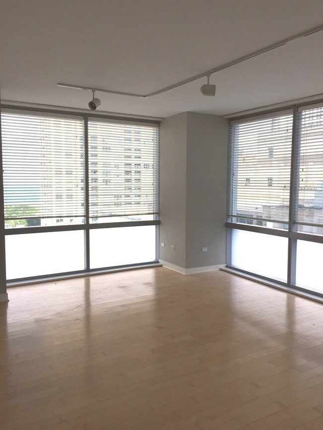 Photo - 8 E Randolph St Unidad 1804