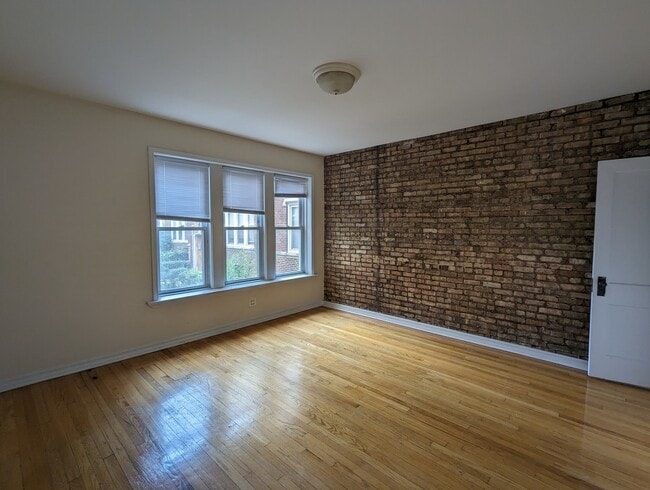 Photo - 3040 W Wellington Ave Unit 1