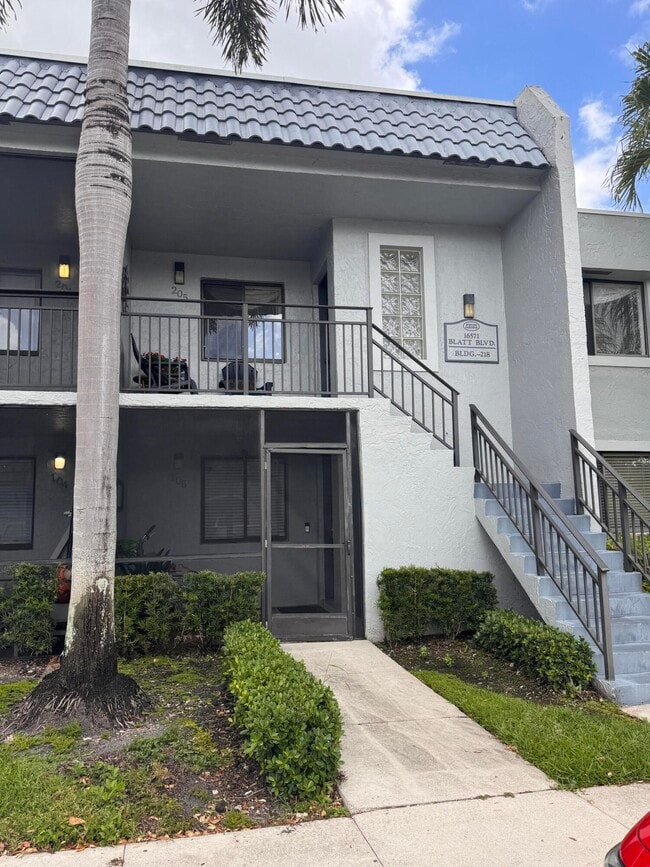 Building Photo - 16571 Blatt Blvd Unit 105