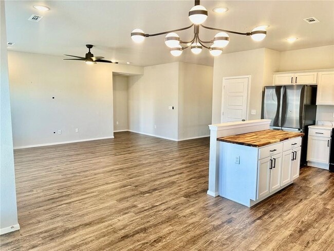 Photo - 920 Queen St