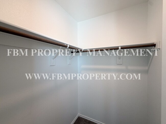 Photo - 369 Thoroughbred St