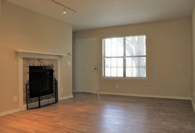 Building Photo - 11130 N Stratford Dr Rental