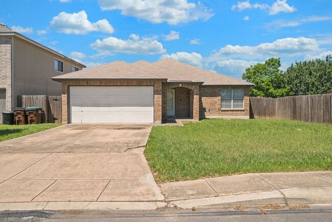 Building Photo - 3 Bedroom and 2 Bathroom located in Brentfield Subdivision