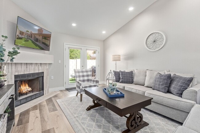 945 N Pasadena
