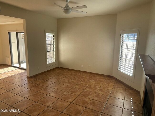 Photo - 1124 E Rose Ln