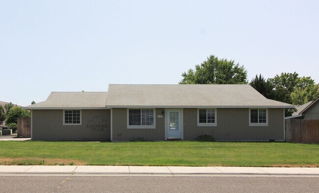 Building Photo - 3 Bedroom, 2 Bath Home in West Richland