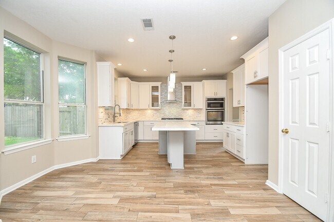 Photo - 215 Windrift Ct