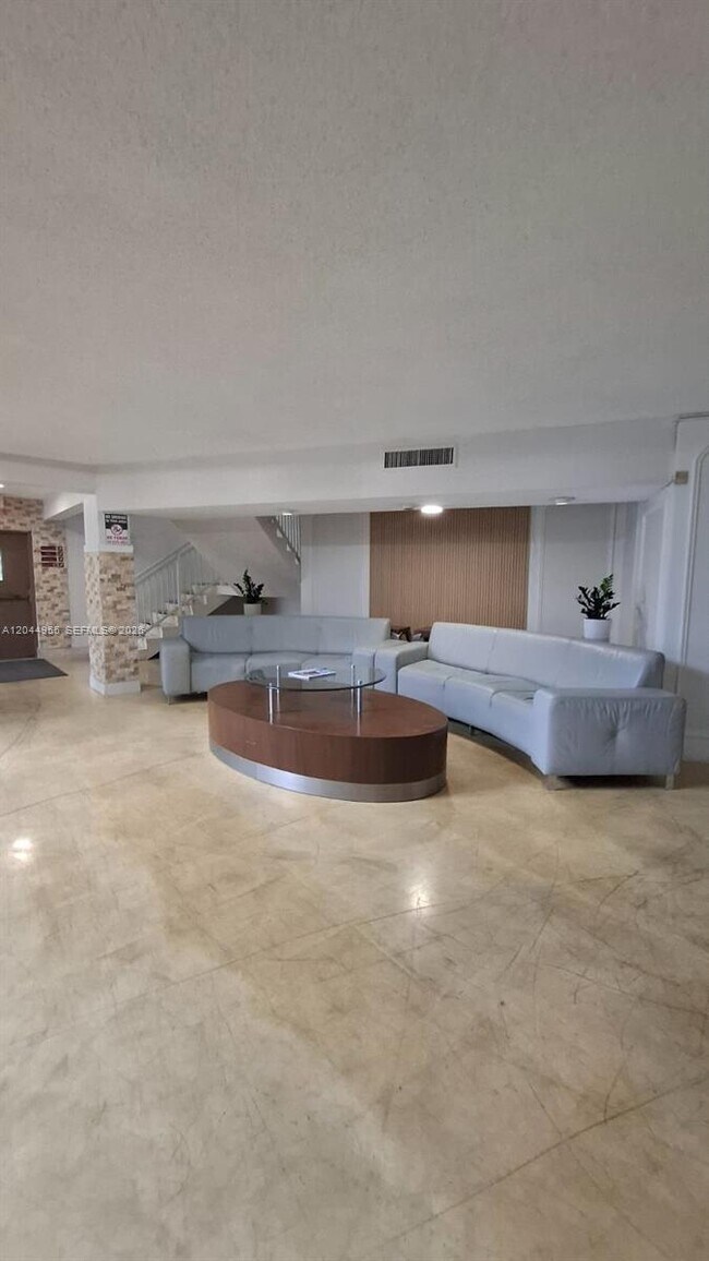 Photo - 2025 NE 164th St Unidad 918