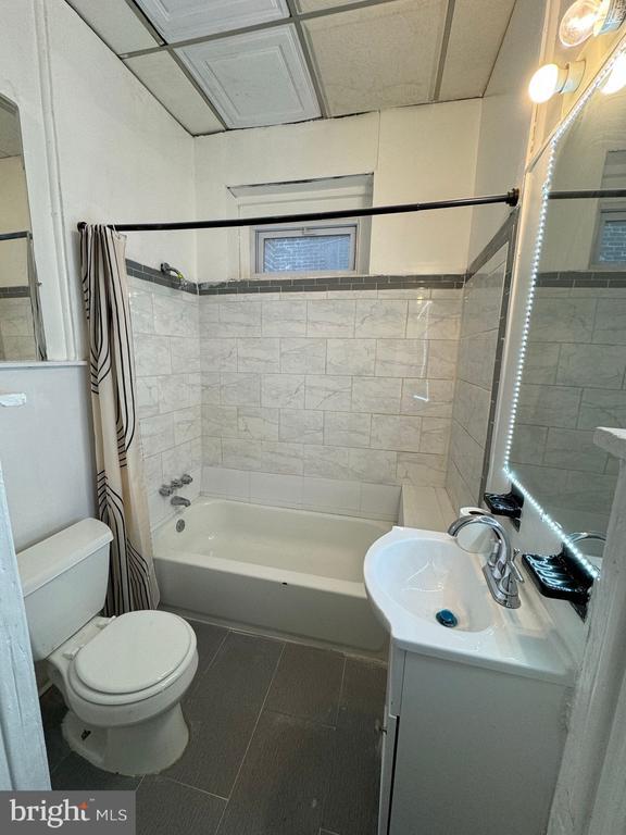 Photo - 623 N 64th St