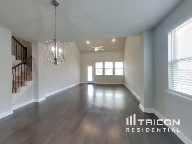 Photo - 325 Bitterroot Ct