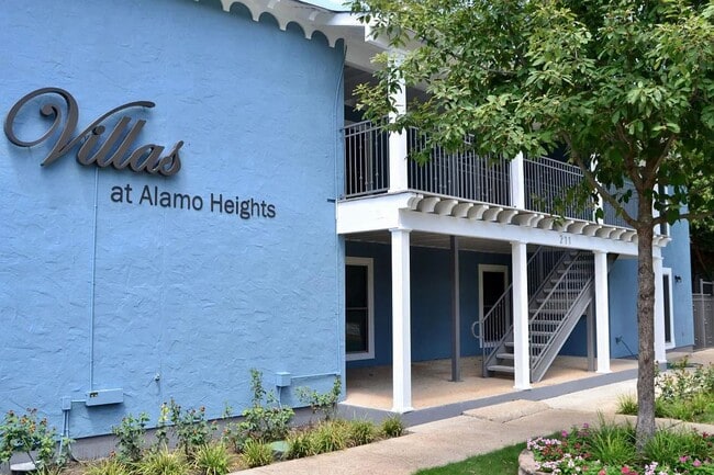 Building Photo - *Choose Your Special!* Spacious Fully Renovated 2-Bedroom Apartment in Alamo Heights ISD Unit 105