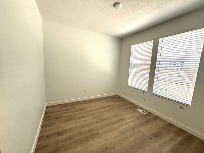 Photo - 10078 Loblobby Ln