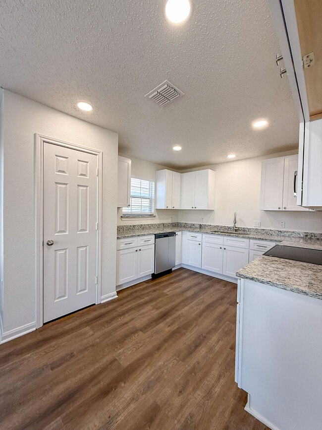 Building Photo - 4720 Burma Rd