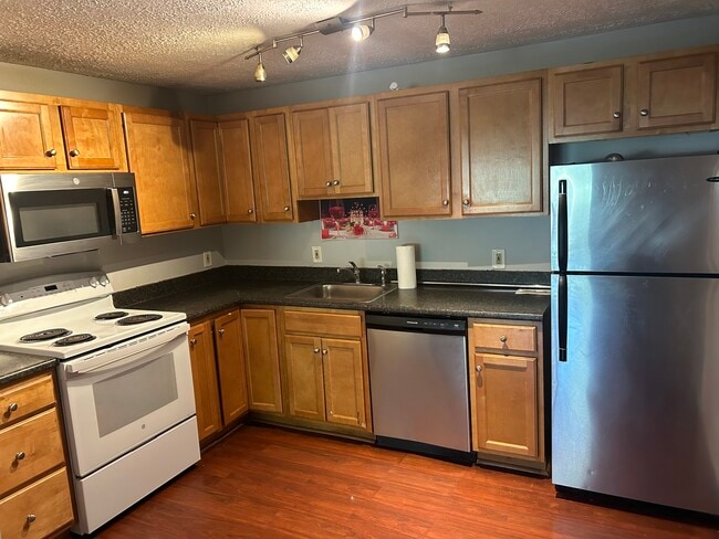 Building Photo - 545 Calef Rd Unit 28