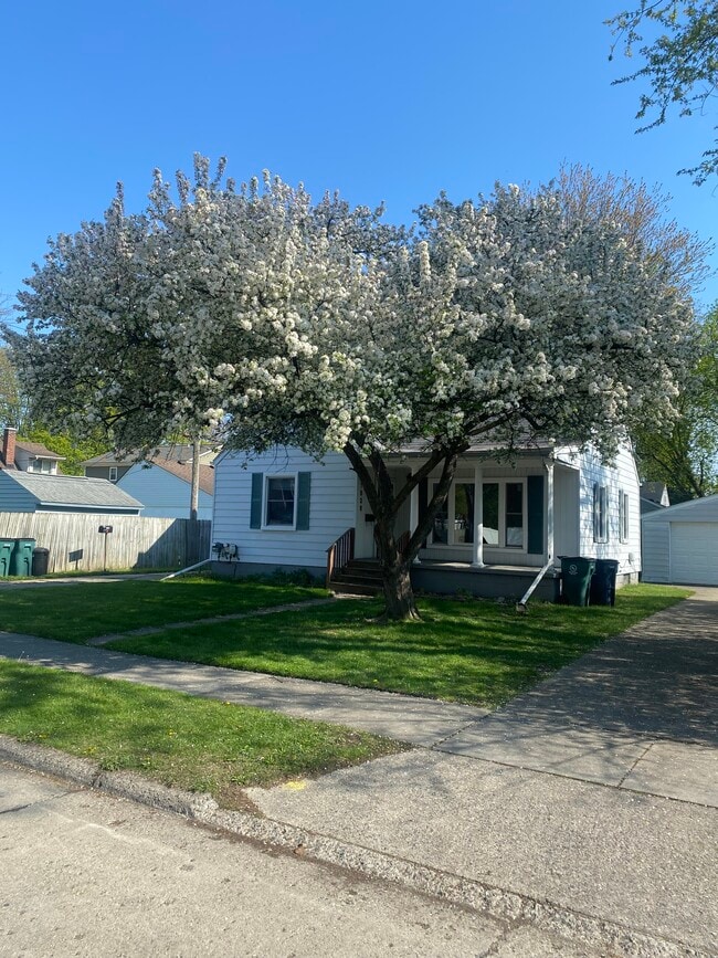 Photo - 1828 Roszel St House