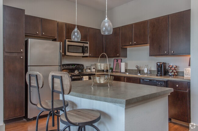 2 Br, 2 Ba - 950 SF - B1