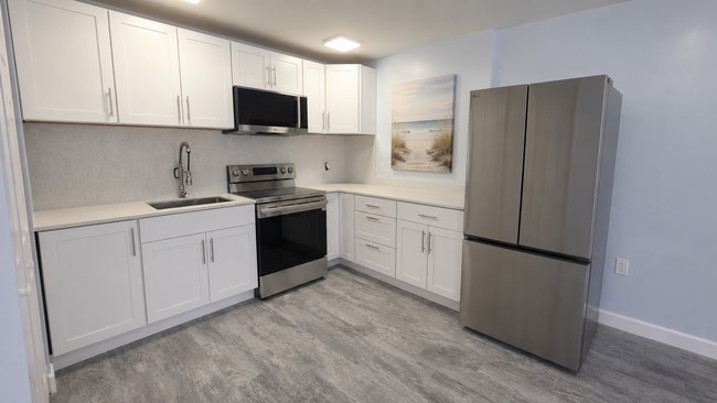 Building Photo - 3740 SW 40th St Unit 2