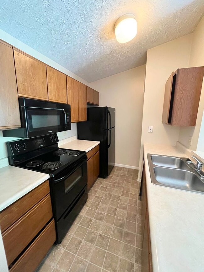 Photo - Beautiful 2BR/2BA Condo with Pool, Fitness Center & Private Balcony Unit 11