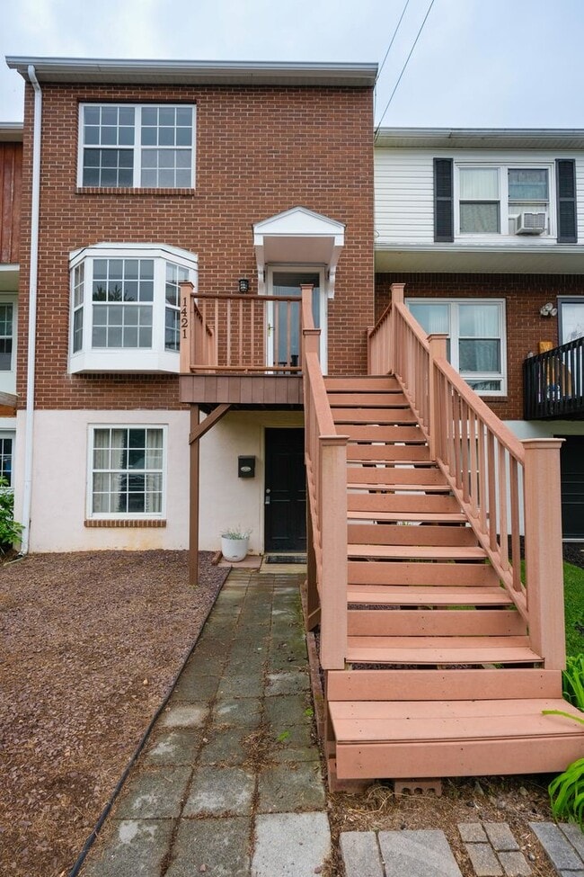 1421 E Caracas Ave