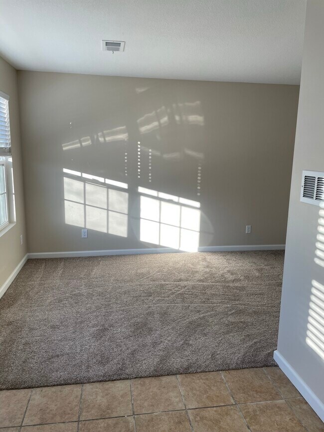 706 N Jackson St Townhome Townhome Rental in Spring Hill KS