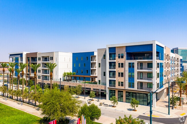 Building Photo - Auric at Symphony Park