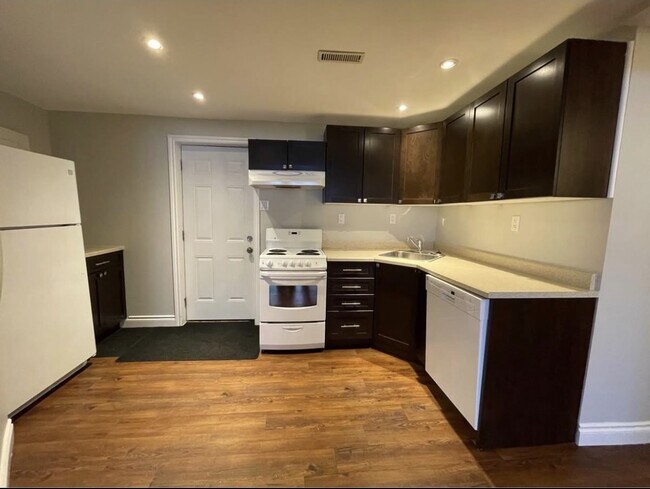 Building Photo - 9416-9497 97 Ave