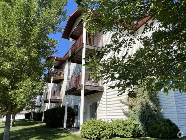 Building Photo - Turnpike Apartments