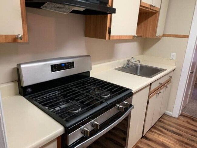 Photo - 206 Henry St