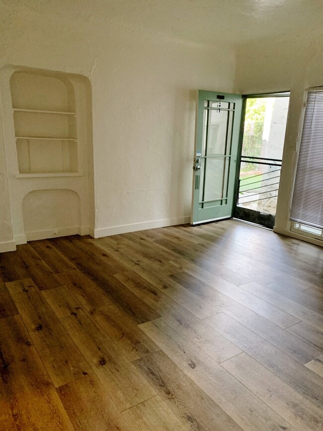 Photo - 806 N Poinsettia Pl Unidad 808 2-5