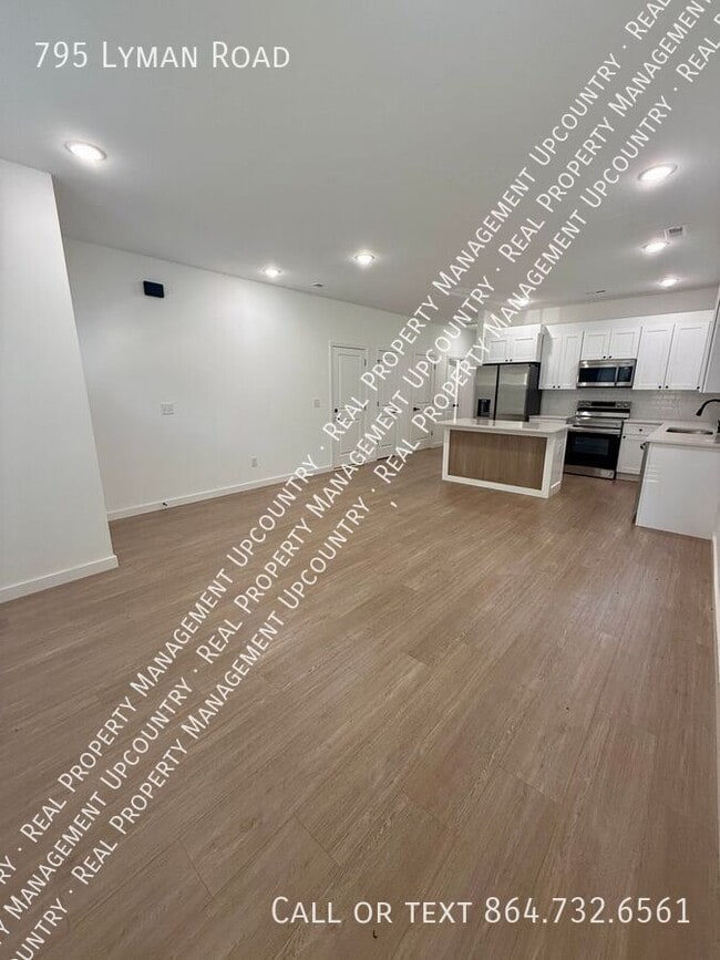 Photo - 795 Lyman Rd
