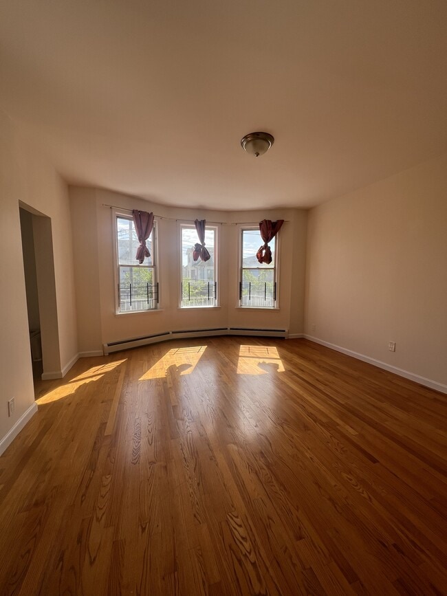 Building Photo - 1329 74th St Unit 2nd Floor