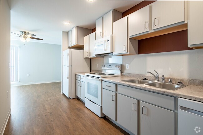 1BR, 1BA - 730SF
