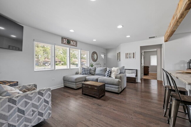 Photo - 1621 Barthelone Ave