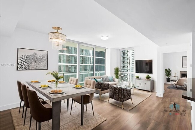 Building Photo - 300 S Biscayne Blvd Unit T-2802