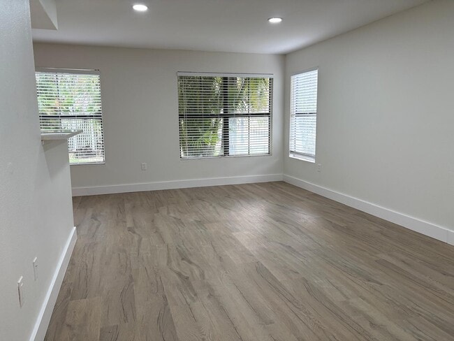 Building Photo - 15610 SW 105th Ln Unit 609 Rental