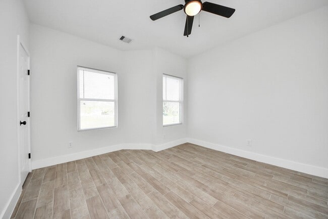 Photo - 8015 Elbert St