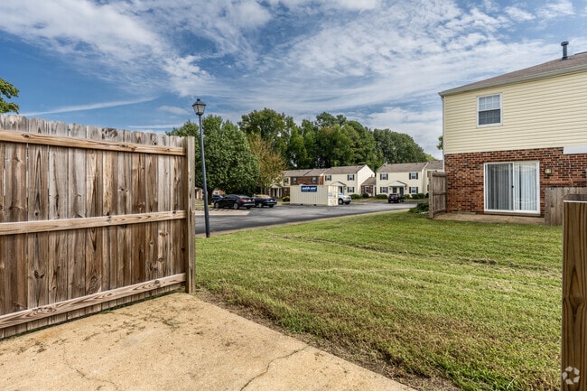 2BR, 1BA - 840SF - Patio View