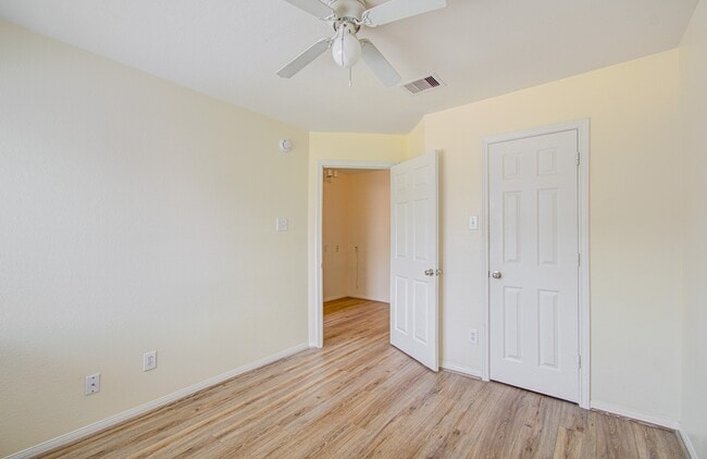 Building Photo - 3815 Shire Valley Dr