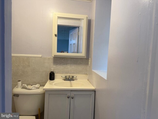 Photo - 1041 Fanshawe St