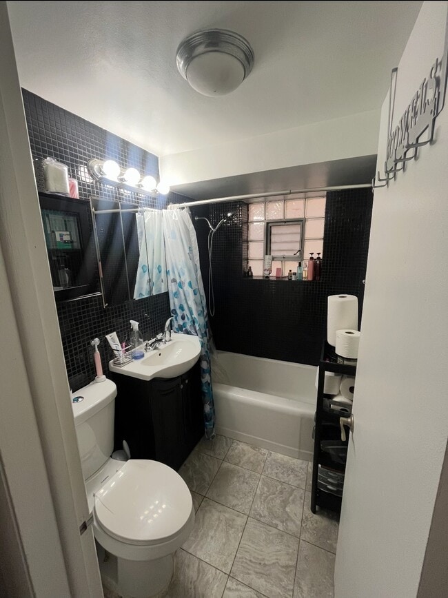 Building Photo - 5737 N Elston Ave Unit 1