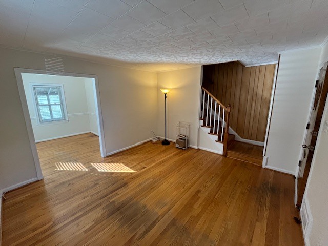 Photo - 639 Emerson St NE