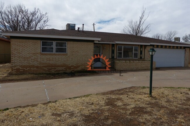 Spacious 3 bedrooms 2 bath family home. - Spacious 3 bedrooms 2 bath family home.