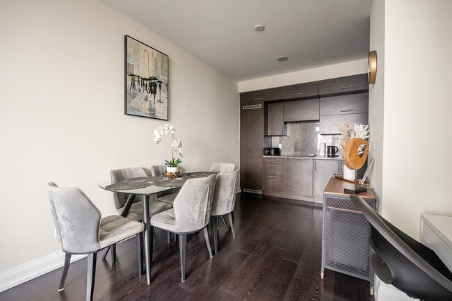 Photo - 39 Sheppard Ave E Unit ID1345848P