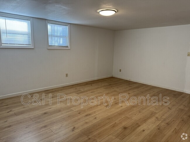 Building Photo - 841 1/2 Cook Avenue Rental