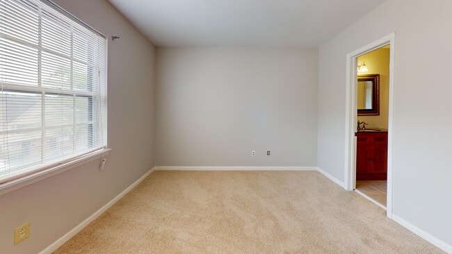 Building Photo - 2645 Southbury Cir