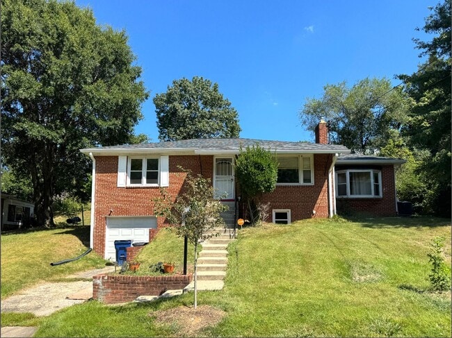Beautiful 3 BR/2 BA Single-Family Home in ... - Beautiful 3 BR/2 BA Single-Family Home in ...