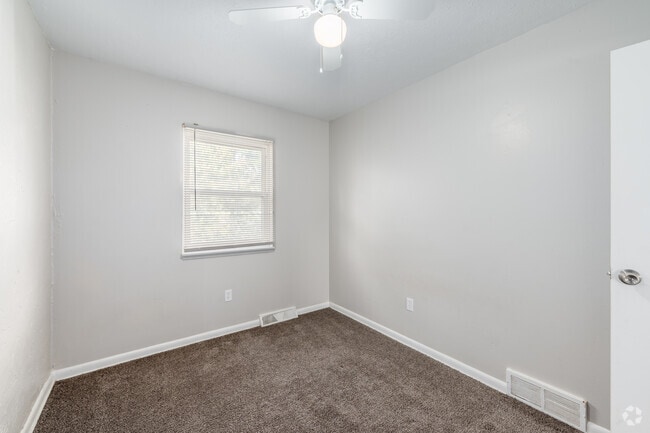3BR, 1BA - 916SF - Second Bedroom