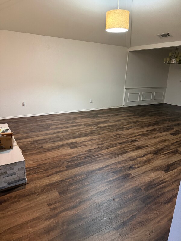 903 Teakwood Ln