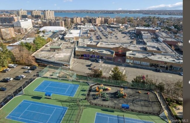 Building Photo - 133-25 Blossom Ave Unit 1